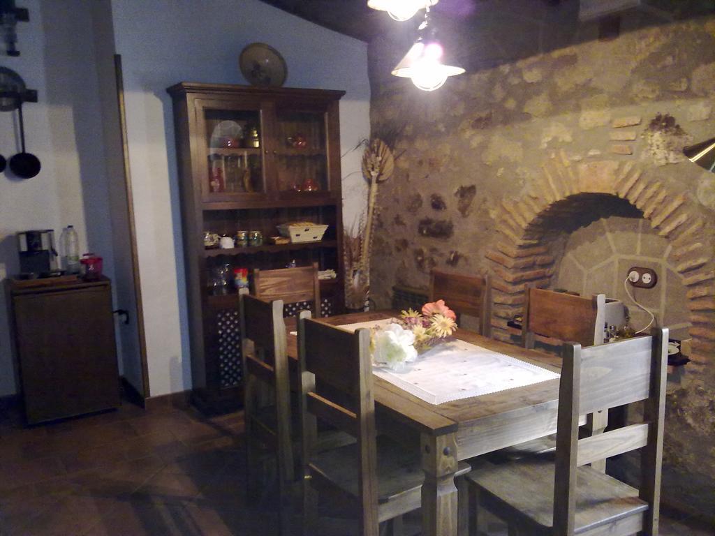 Casa Rural La Chimenea Navas Del Madrono ภายนอก รูปภาพ